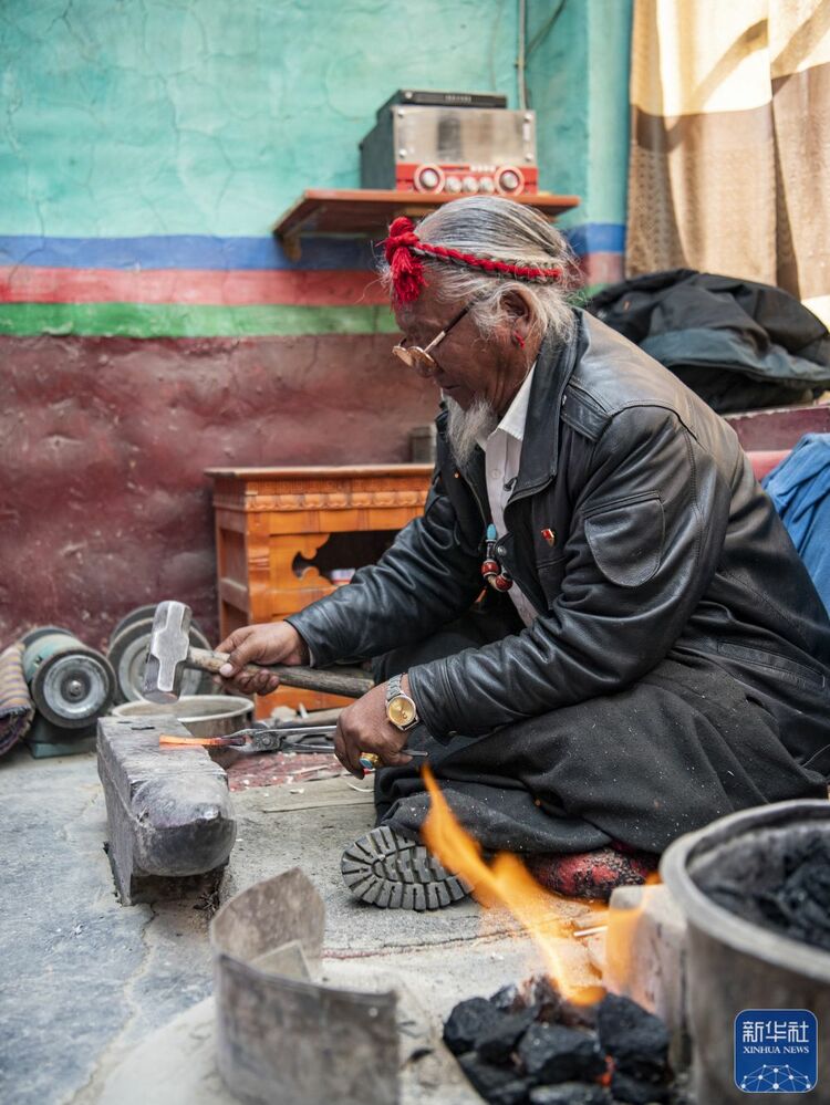 新华全媒+| 西藏日喀则：薪火相传的雪域名刀