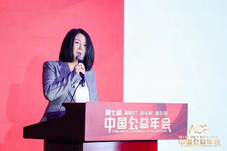 东润公益基金会理事长孔东梅荣获《公益时报》“2022年度公益人物” 东润公益基金会理事长孔东梅荣获《公益时报》“2022年度公益人物”_fororder_1