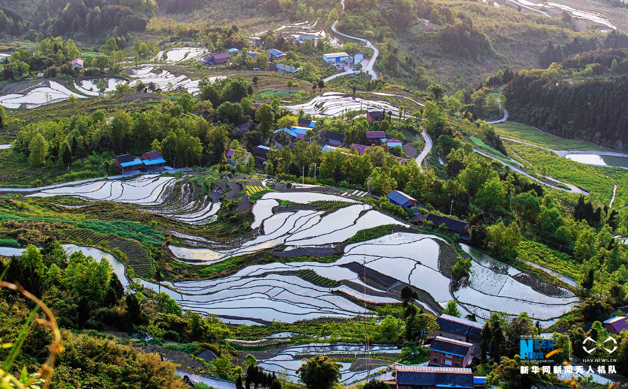 【城市远洋】重庆忠县:梯田与青山相伴 构成一幅山水田园图