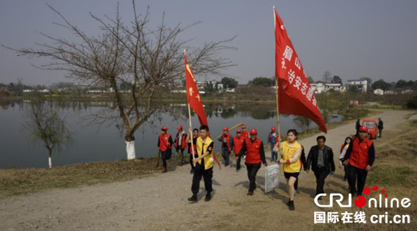 图片默认标题_fororder_正在前往现场（摄影-方秦）