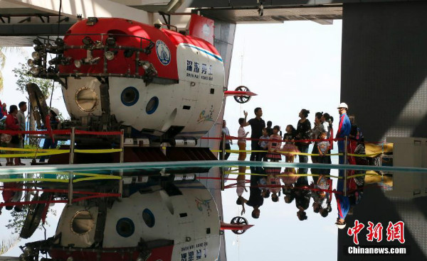 จีนเปิดตัวเรือดำน้ำบรรทุกมนุษย์ที่คิดค้นขึ้นเองให้สาธารณชนเข้าชมครั้งแรก