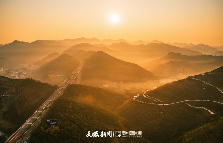 通往春天的路上 领略贵州最美风景线