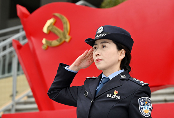 四川公安女警王艳荣获全国三八红旗手荣誉称号_fororder_王艳-供图-四川省公安厅