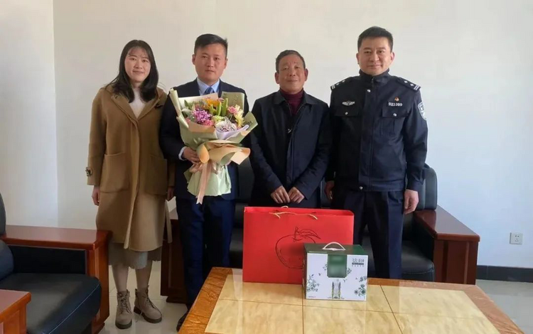 冯军旗、俞学明,见义勇为!
