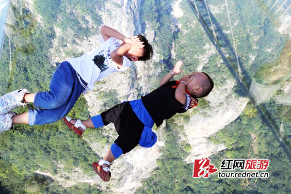 张家界大峡谷玻璃桥成功试运作 游览请注意错峰