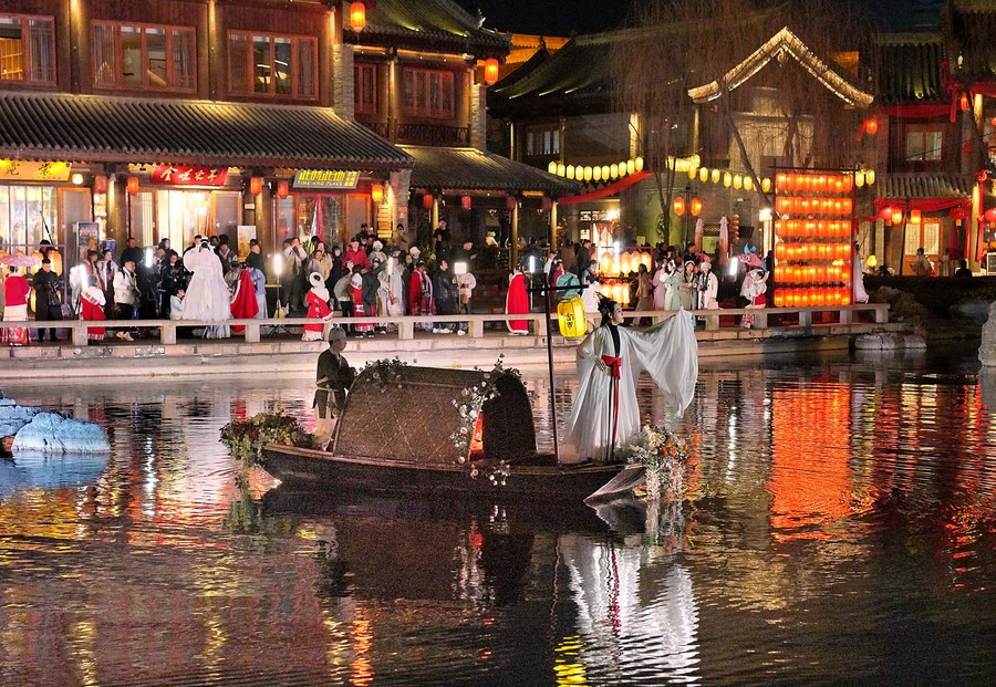 Traditional Chinese culture stimulates cultural tourism in Luoyang