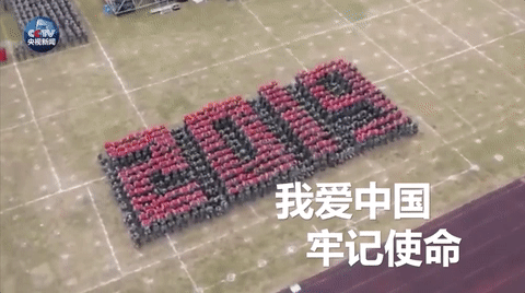 央视新闻■花式“笔芯”！00后这波表白操作太6了！