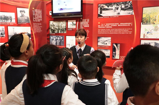 沈阳市航空实验小学师生走进沈飞航空博览园