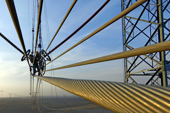 中国の超高圧送電技術が世界のエネルギー網建設を促進 中国の超高圧送電技術が世界のエネルギー網建設を促進