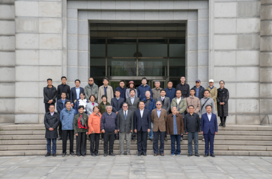 南开大学师生校友清明时节缅怀前贤致敬历史 南开大学师生校友清明时节缅怀前贤致敬历史_fororder_14