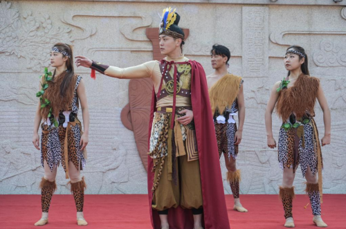 河南仙门山仰韶古村80面大鼓齐响唤春 精彩演绎重现传统文化 河南仙门山仰韶古村80面大鼓齐响唤春 精彩演绎重现传统文化