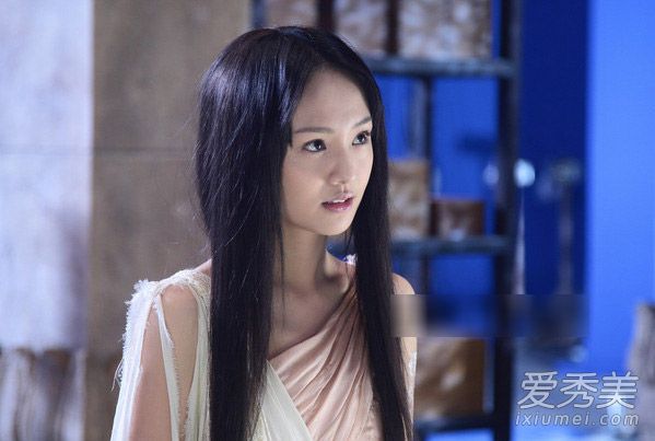 郑爽发型蜕变史：从楚雨荨到贝微微一路都很美