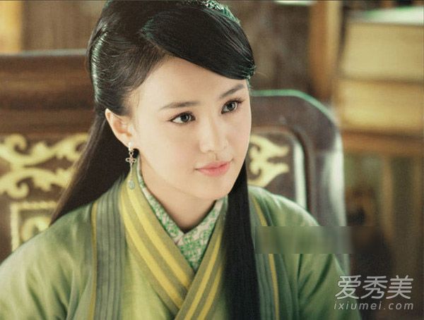 郑爽发型蜕变史：从楚雨荨到贝微微一路都很美