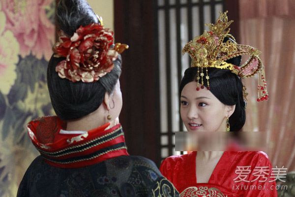 郑爽发型蜕变史：从楚雨荨到贝微微一路都很美