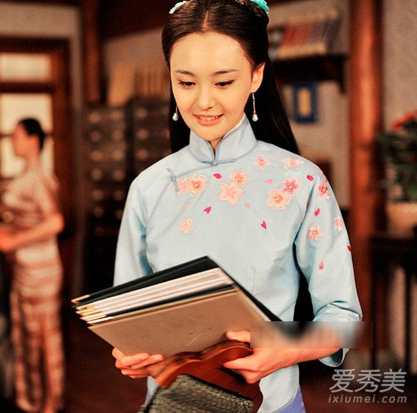郑爽发型蜕变史：从楚雨荨到贝微微一路都很美