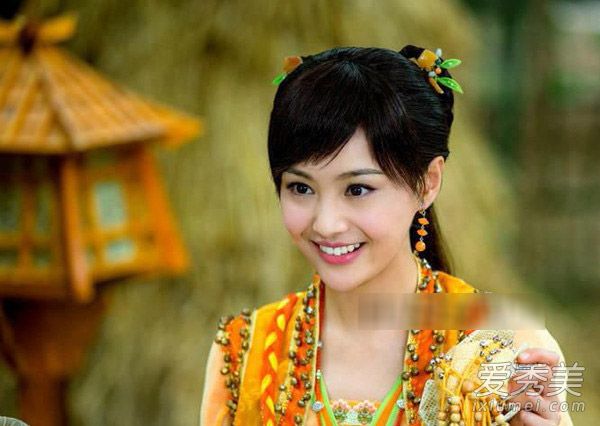 郑爽发型蜕变史：从楚雨荨到贝微微一路都很美