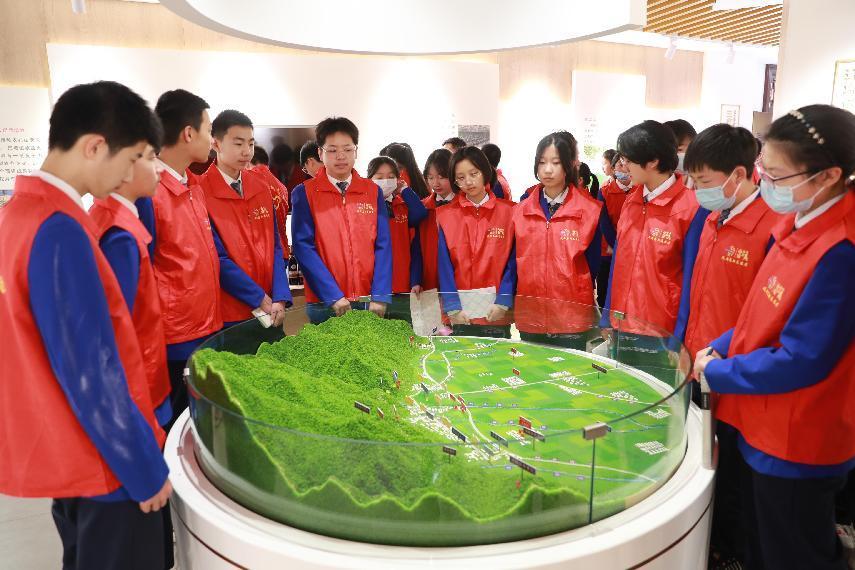 (转载)沉浸体验长见识 寓教于乐重实践 西安高新逸翠园中学50余名中学生近距离感受中华优秀传统文化