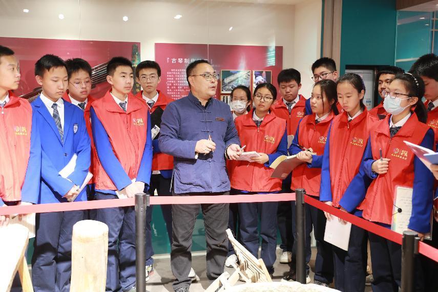 (转载)沉浸体验长见识 寓教于乐重实践 西安高新逸翠园中学50余名中学生近距离感受中华优秀传统文化