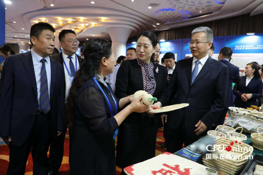 'Joining Hands in Haikou for Great Prosperity' Weinan Renowned High-quality Consumer Goods Promotion Conference Starts in Haikou_fororder_1