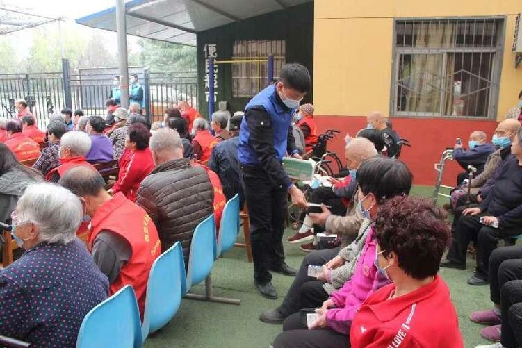 西安高新区城管局:走进老年公寓 开展志愿服务