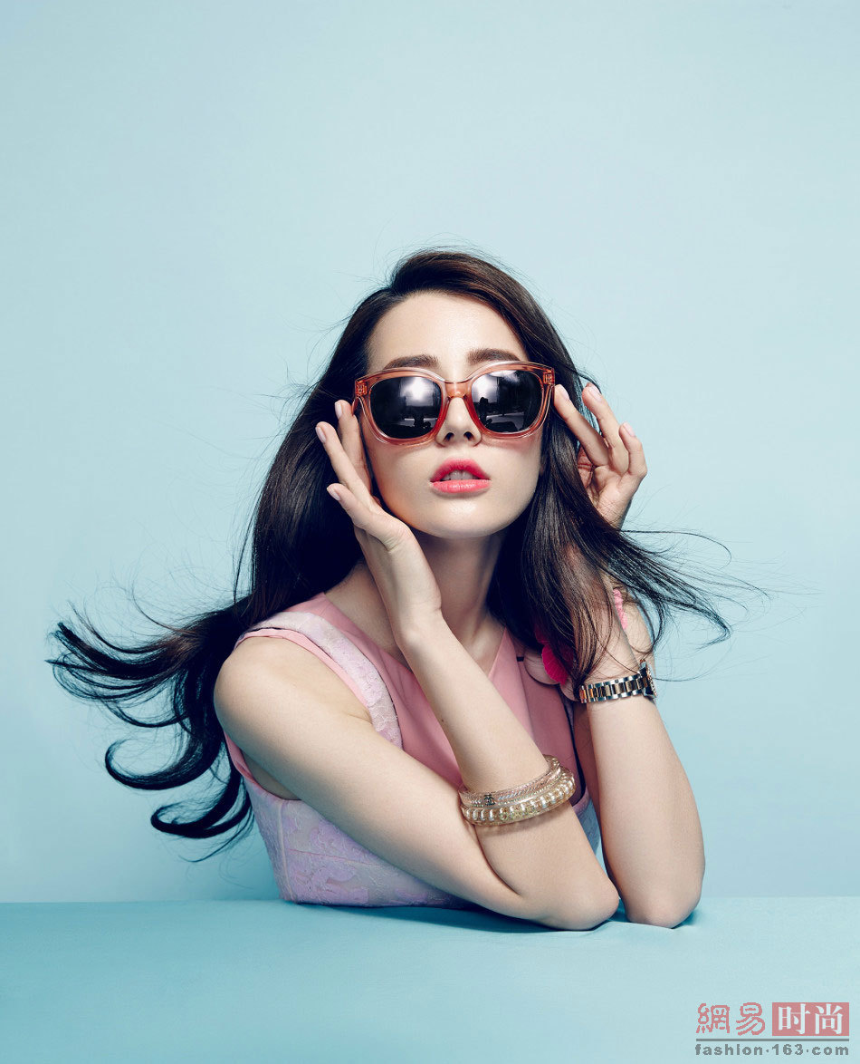 古力娜扎VS迪丽热巴 两个高颜值的新疆小花旦谁美