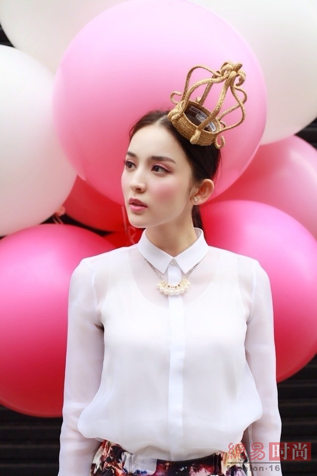 古力娜扎VS迪丽热巴 两个高颜值的新疆小花旦谁美