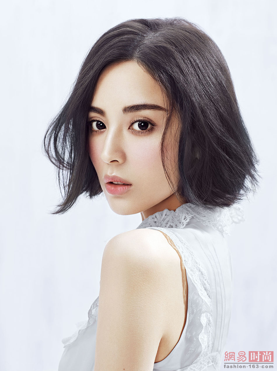 古力娜扎VS迪丽热巴 两个高颜值的新疆小花旦谁美