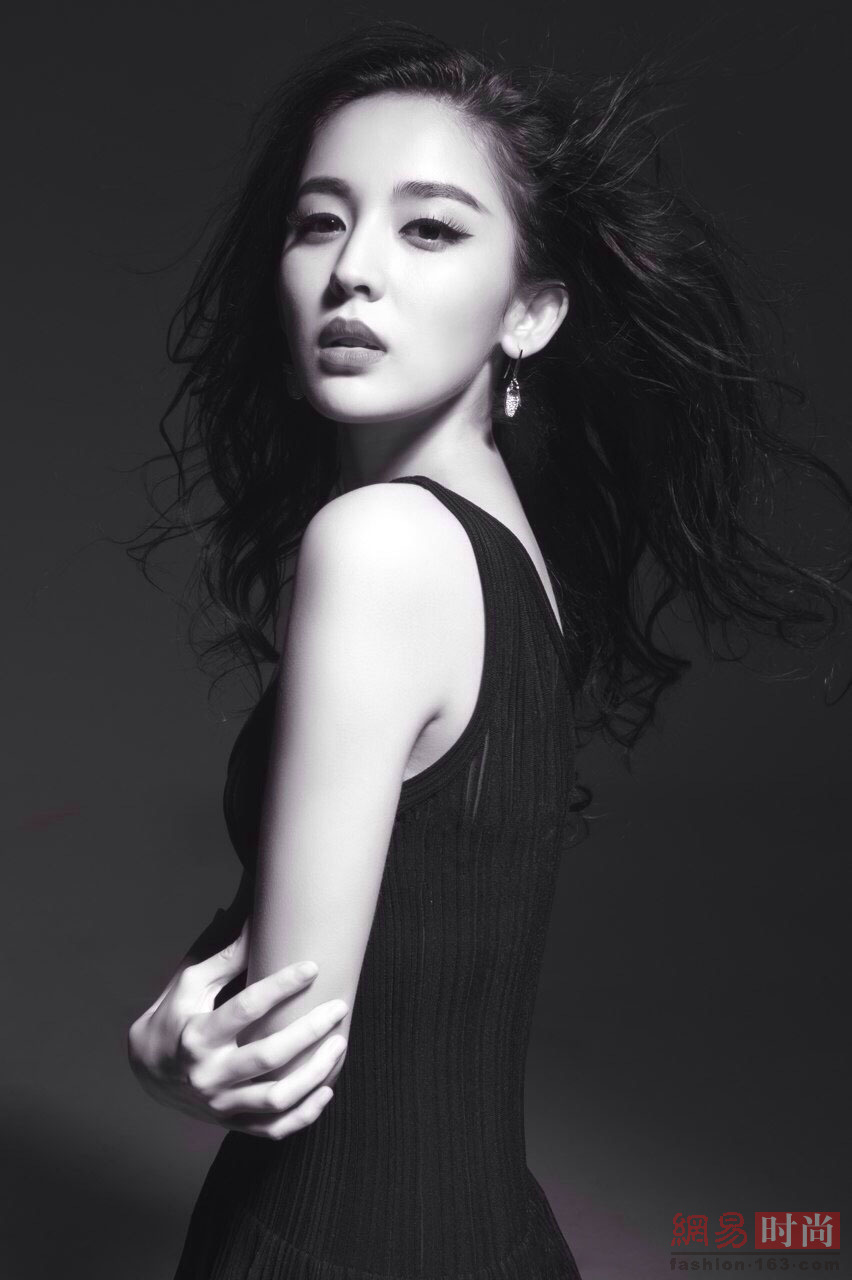古力娜扎VS迪丽热巴 两个高颜值的新疆小花旦谁美