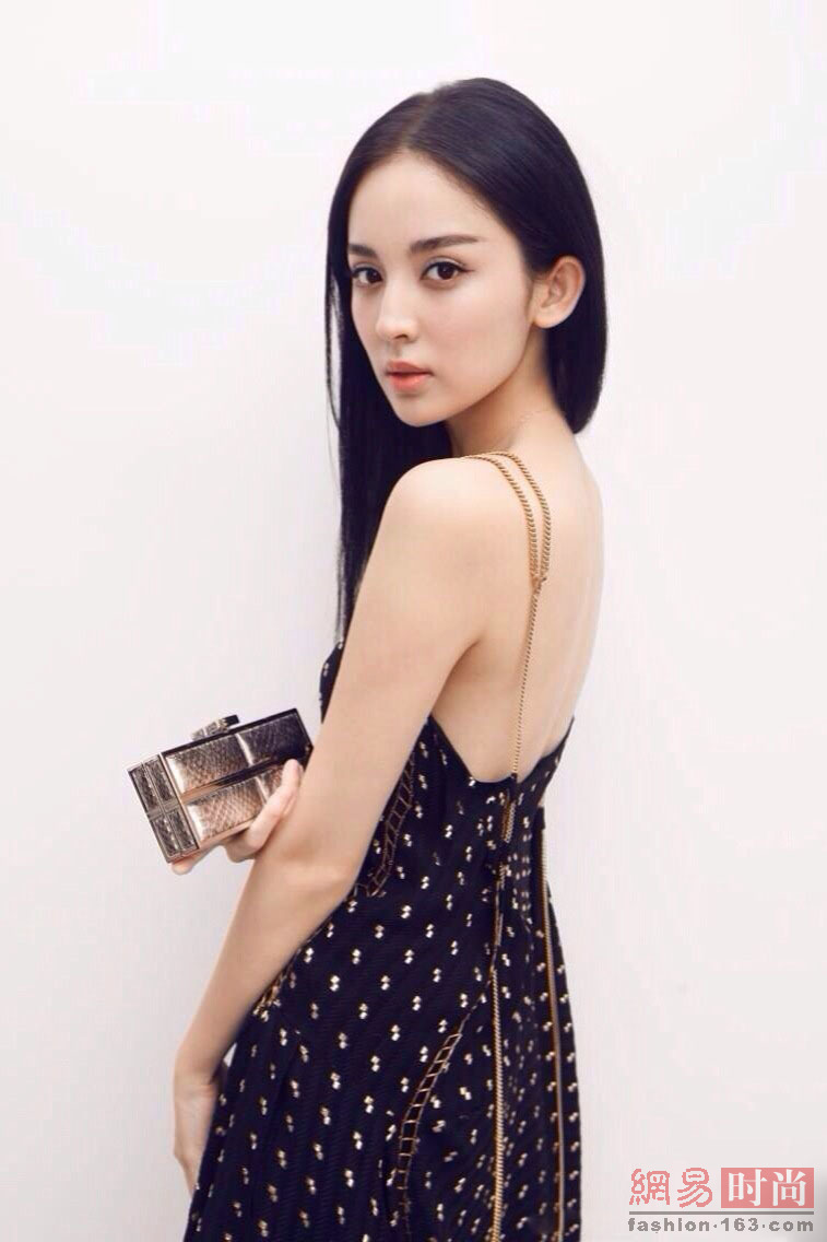 古力娜扎VS迪丽热巴 两个高颜值的新疆小花旦谁美