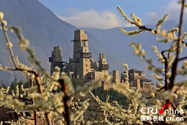 图片默认标题_fororder_羌城古堡-花映成趣