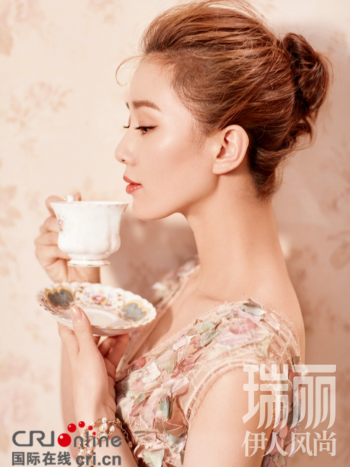 刘诗诗最新封面大片曝光 粉嫩优雅美到窒息(图)