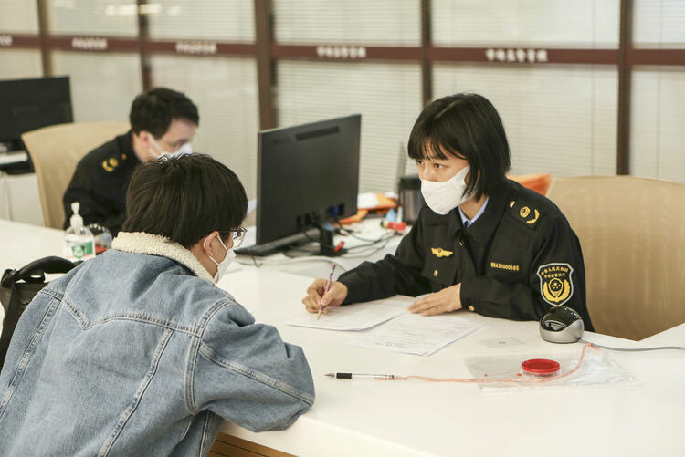 追梦“起点”拼抢忙 经济复苏活力足——上海多个注册大厅蹲点记