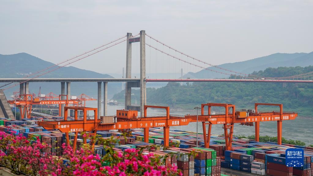 【城市远洋】重庆果园港今年实现内外贸货物双增长