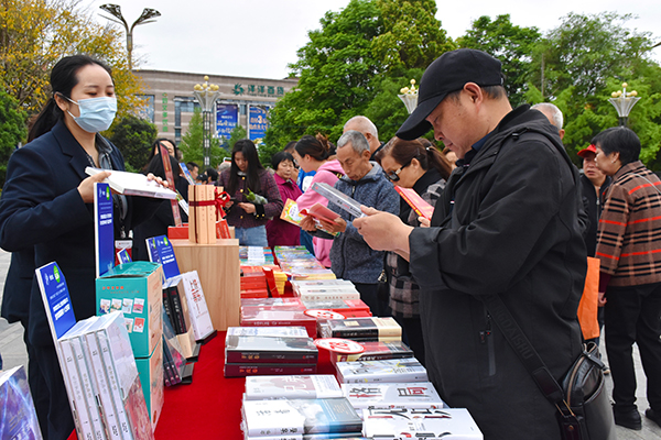 (张)德阳中江:2023“书香伍城·全民阅读”系列活动启动_fororder_市民阅读-(2)