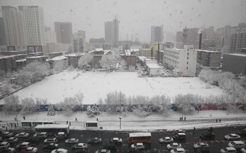 天降暴雪 沈阳全力组织除雪(组图)