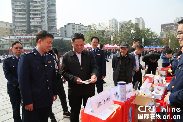 图片默认标题_fororder_广安市委常委,组织部部长丁湘到场指导