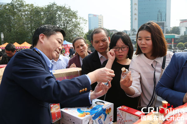 图片默认标题_fororder_3.15咨询服务活动现场