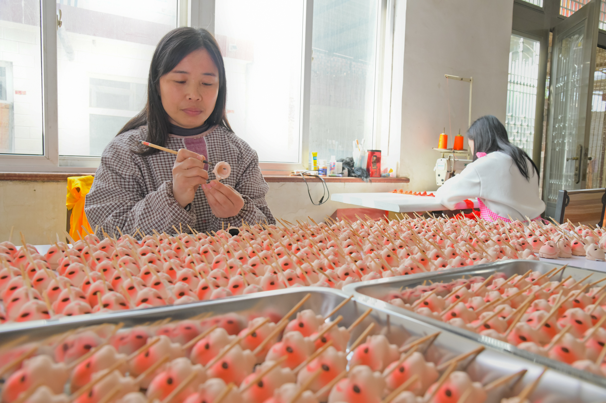 (原创)邯郸冀南新区:“唐娃娃”订单制作忙_fororder_00