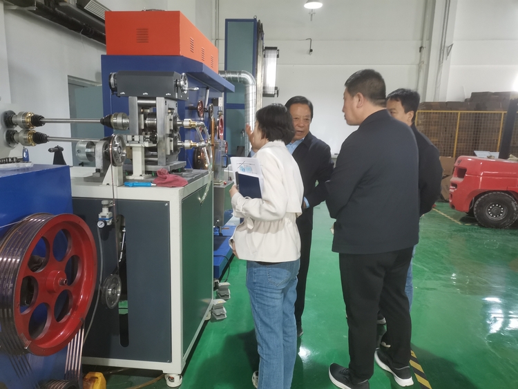 图片默认标题_fororder_满城区科技局在河北佰真新型能源材料有限公司与企业负责人深入交流 摄影 曹雨菲