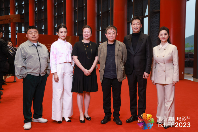 第十三届北京国际电影节闭幕式红毯举行_fororder_6fb6b813ly1hdfl04dja9j22wa1xiqv5