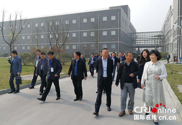 图片默认标题_fororder_四川省中医药管理局副局长杨正春等参观四川省中药饮片厂-(2)