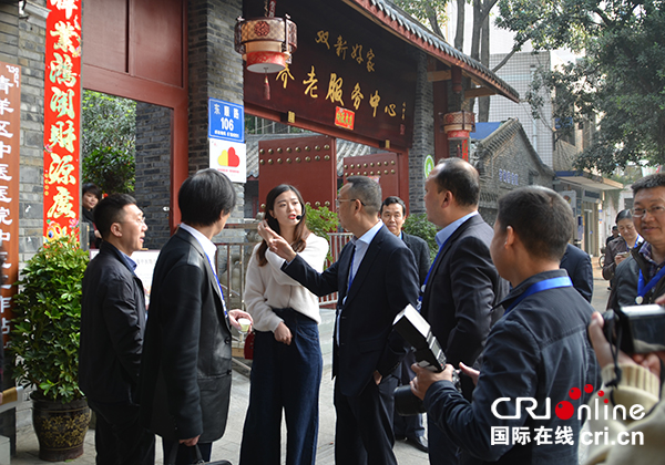 图片默认标题_fororder_四川省中医药管理局副局长杨正春等参观考察成都市青羊区双新好家中医角