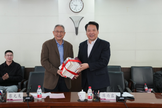 南开大学师生校友清明时节缅怀前贤致敬历史 南开大学师生校友清明时节缅怀前贤致敬历史_fororder_7