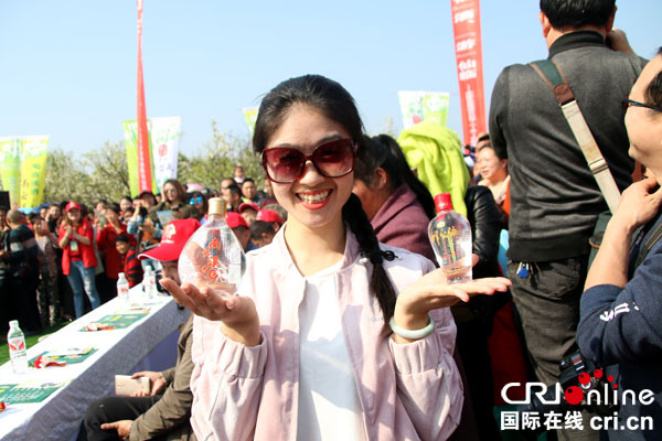 图片默认标题_fororder_游客抢答得到的奖品--（摄影-何芳）