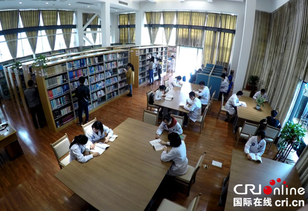 图片默认标题_fororder_环境优美的阅读环境