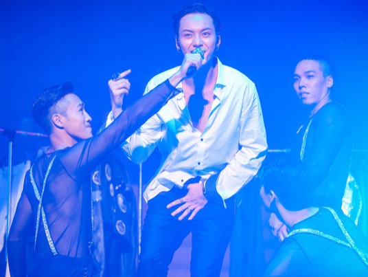 陈伟霆北京演唱会吸引万名歌迷