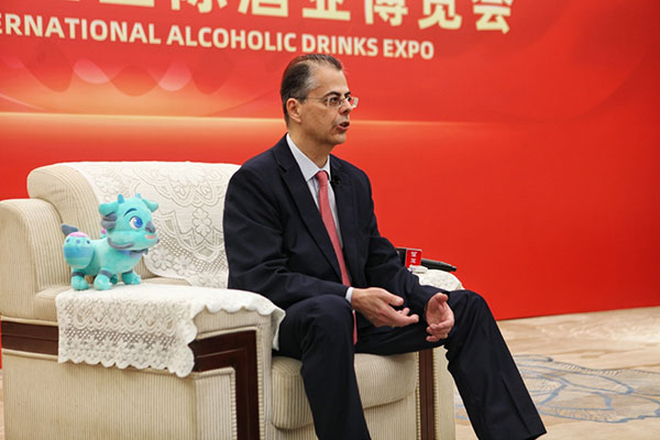 (张)以酒为媒 推动中希关系友好稳定发展:第十八届“酒博会”在泸州开幕_fororder_图片2