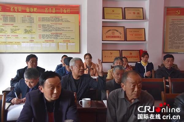 图片默认标题_fororder_群众积极发言（利州区纪委监察委-供图）