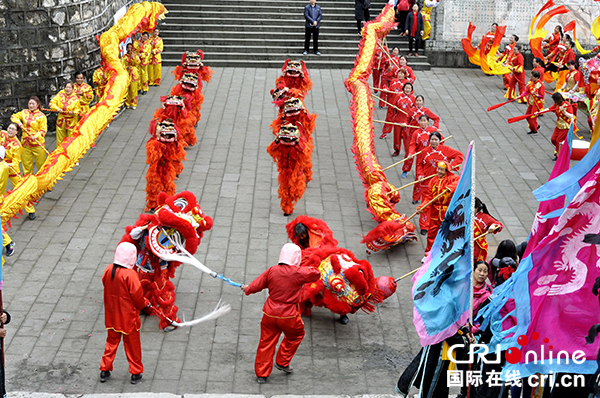 图片默认标题_fororder_现场舞龙舞狮表演。摄影：张祖强