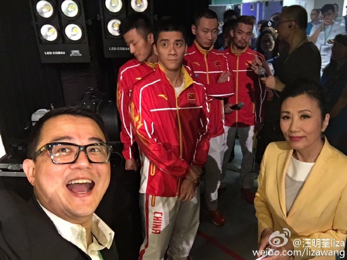 汪明荃69岁生日合影奥运选手 收到猪猪生日蛋糕